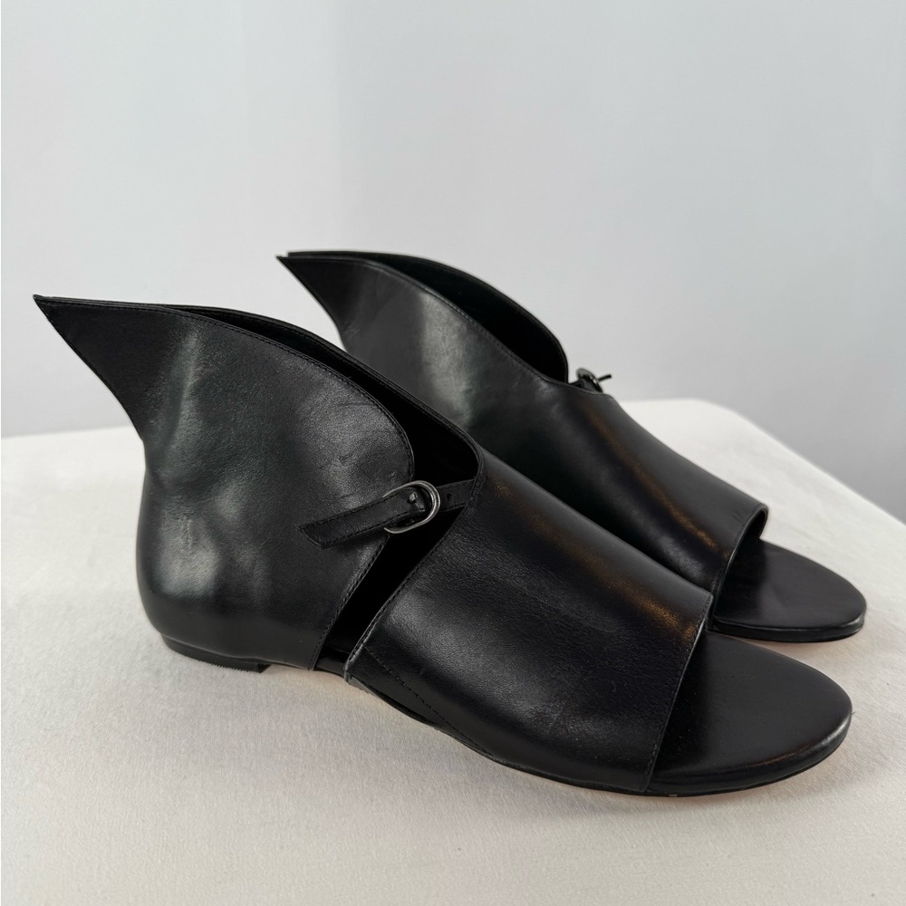 Women's Black Leather Open-Toe Flat Sandal